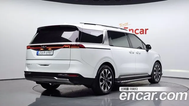 Kia Carnival 2023 thumb 2