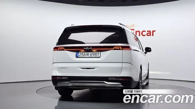 Kia Carnival 2023 thumb 4