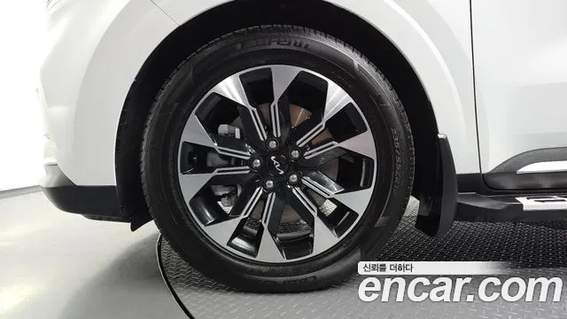 Kia Carnival 2023 thumb 5