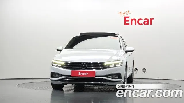 Volkswagen Passat (North America and China) 2022 thumb 2