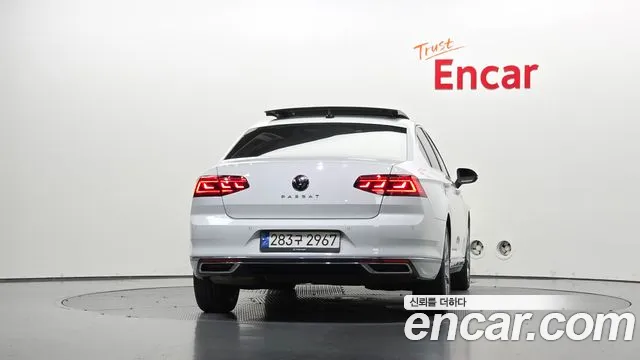 Volkswagen Passat (North America and China) 2022 thumb 3