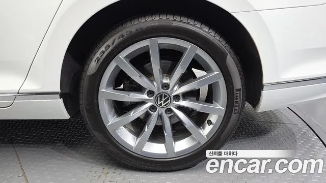 Volkswagen Passat (North America and China) 2022 thumb 4