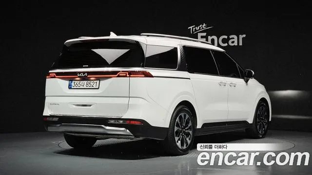 Kia Carnival 2023 thumb 2