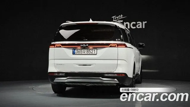 Kia Carnival 2023 thumb 4