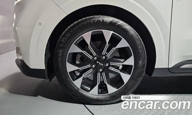 Kia Carnival 2023 thumb 5