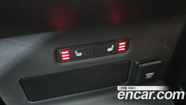Land Rover Range Rover Velar 2018 thumb 12