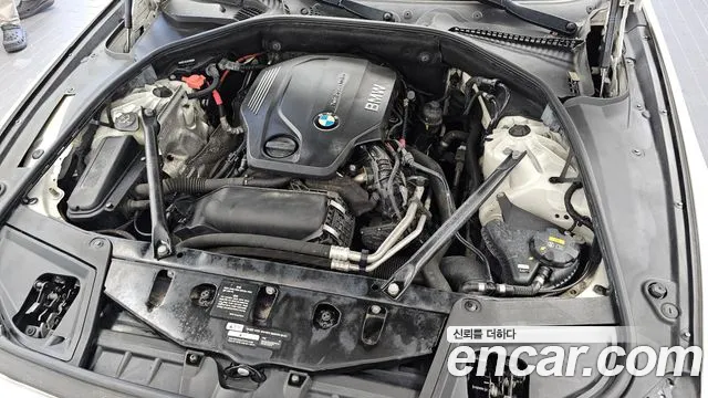 BMW 5-Series 2016 thumb 6
