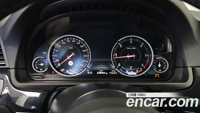 BMW 5-Series 2016 thumb 8