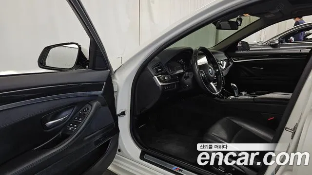 BMW 5-Series 2016 thumb 10