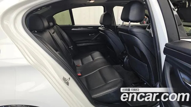 BMW 5-Series 2016 thumb 12