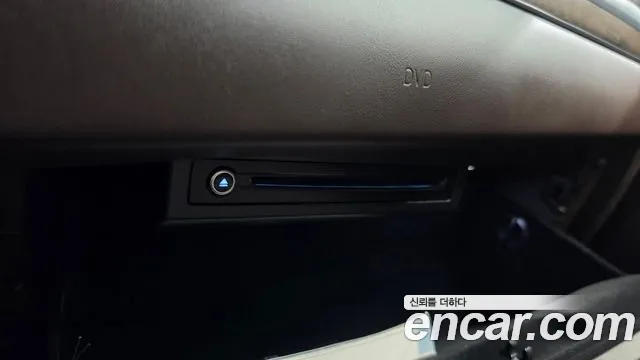Genesis G90 2019 thumb 11
