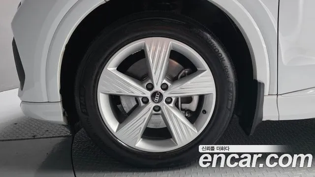 Audi Q4 e-tron 2022 thumb 5