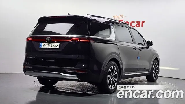 Kia Carnival 2021 thumb 2