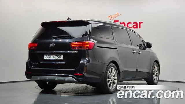 Kia Carnival 2018 thumb 2