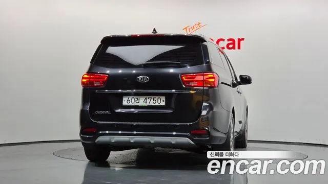 Kia Carnival 2018 thumb 4