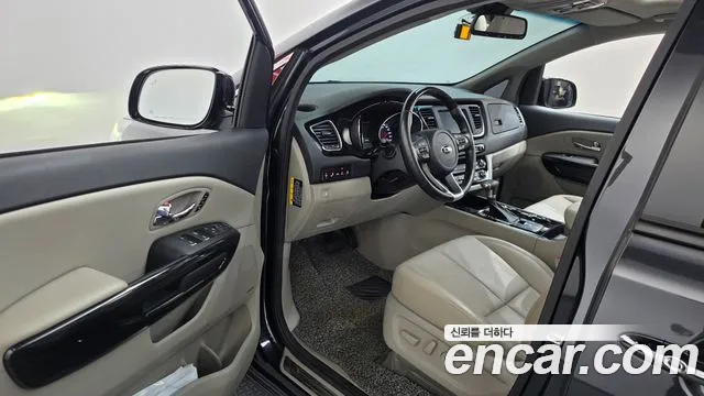 Kia Carnival 2018 thumb 10