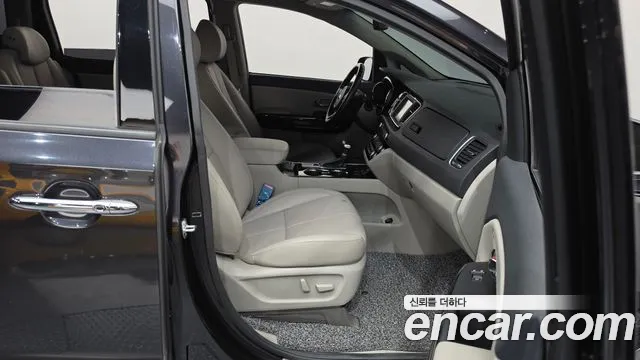 Kia Carnival 2018 thumb 11