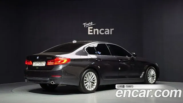 BMW 5-Series 2019 thumb 2
