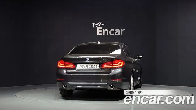 BMW 5-Series 2019 thumb 4