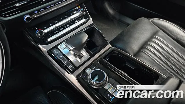 Genesis G90 2017 thumb 8