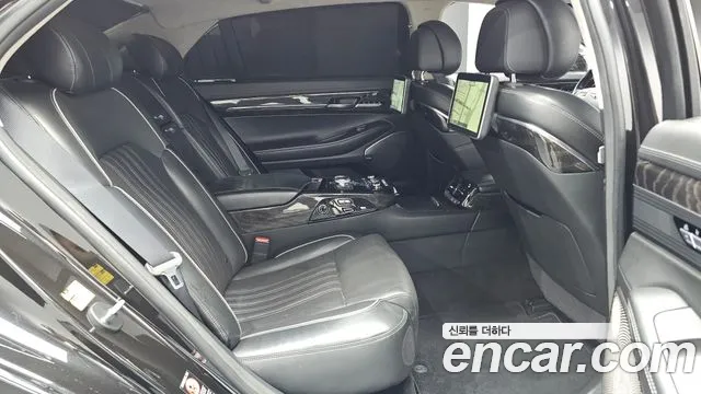 Genesis G90 2017 thumb 10