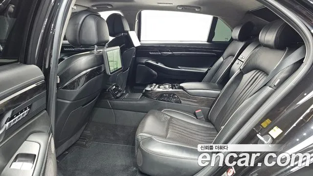 Genesis G90 2017 thumb 11