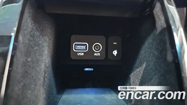 Genesis G90 2017 thumb 12