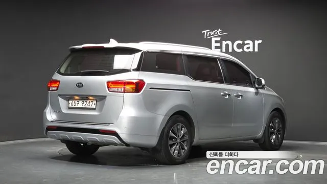 Kia Carnival 2018 thumb 2