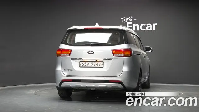 Kia Carnival 2018 thumb 4