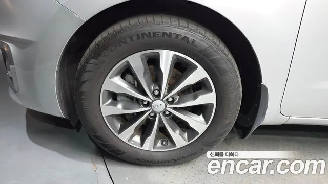 Kia Carnival 2018 thumb 5