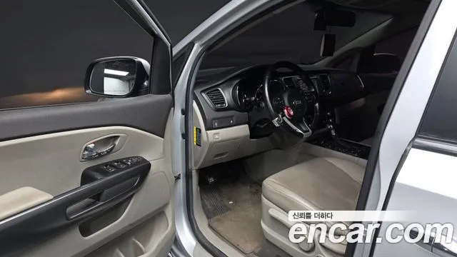 Kia Carnival 2018 thumb 10