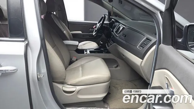 Kia Carnival 2018 thumb 11