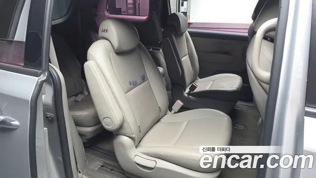 Kia Carnival 2018 thumb 12