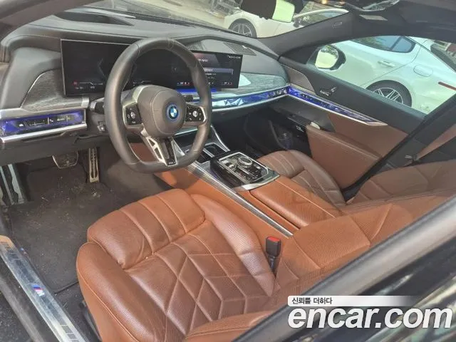 BMW i7 2023 thumb 2