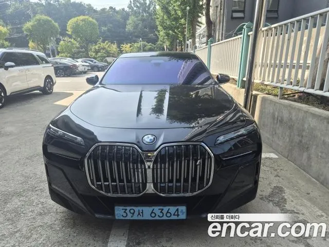 BMW i7 2023 thumb 5