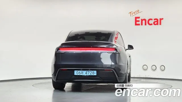 Tesla Model Y 2025 thumb 4