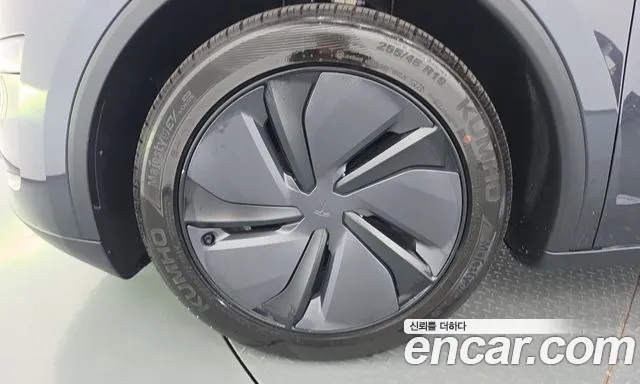 Tesla Model Y 2025 thumb 5