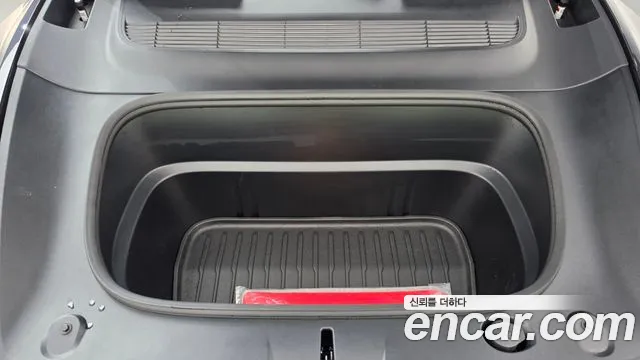 Tesla Model Y 2025 thumb 6