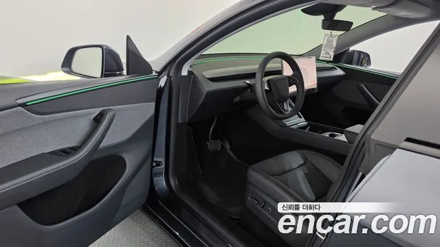 Tesla Model Y 2025 thumb 10