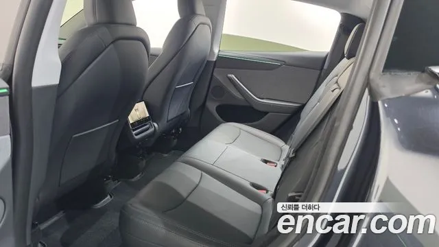 Tesla Model Y 2025 thumb 11