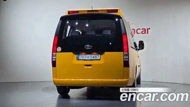Hyundai Staria 2023 thumb 3