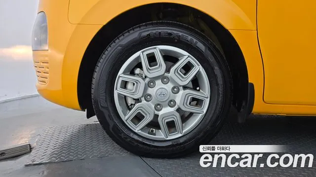 Hyundai Staria 2023 thumb 4