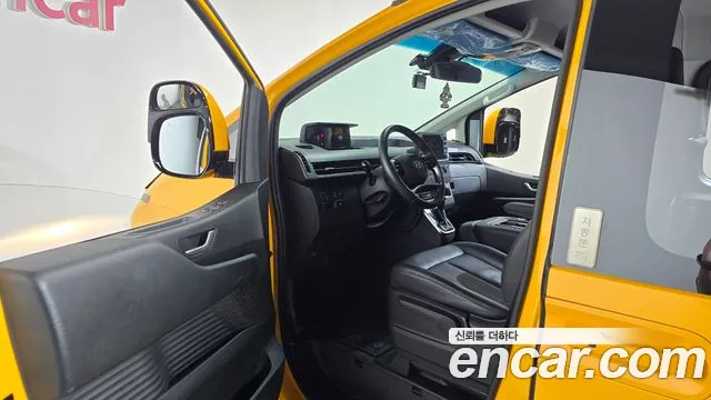 Hyundai Staria 2023 thumb 9