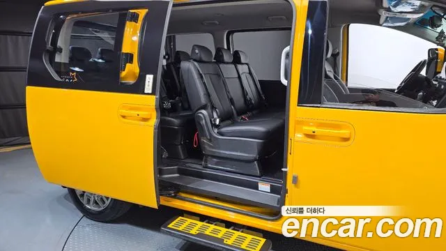 Hyundai Staria 2023 thumb 10