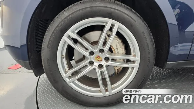 Porsche Macan 2014 thumb 5
