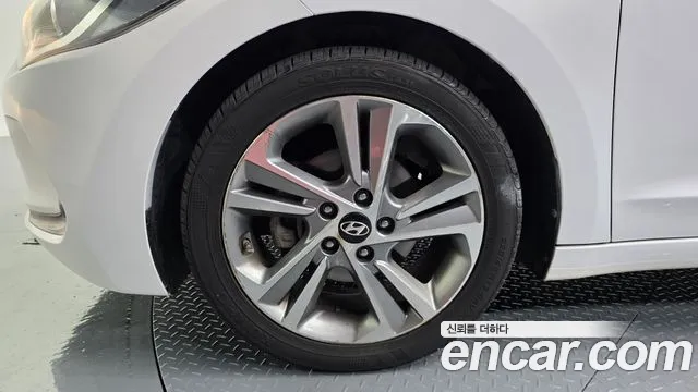 Hyundai Avante 2017 thumb 4