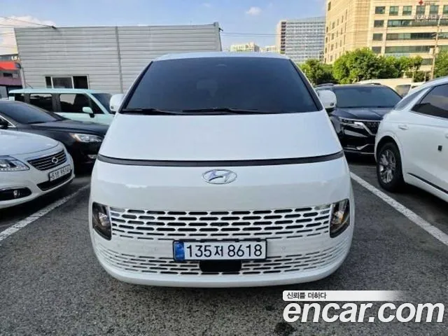 Hyundai Staria 2023 thumb 2