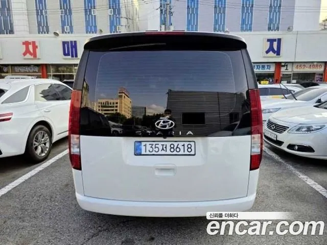 Hyundai Staria 2023 thumb 3