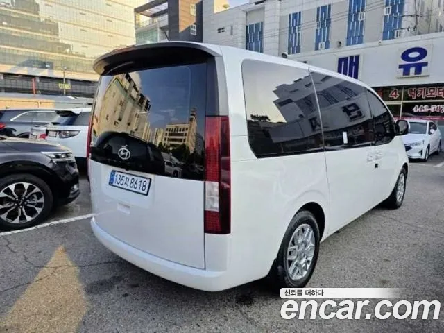 Hyundai Staria 2023 thumb 4