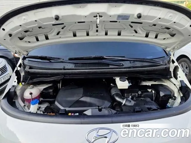 Hyundai Staria 2023 thumb 5